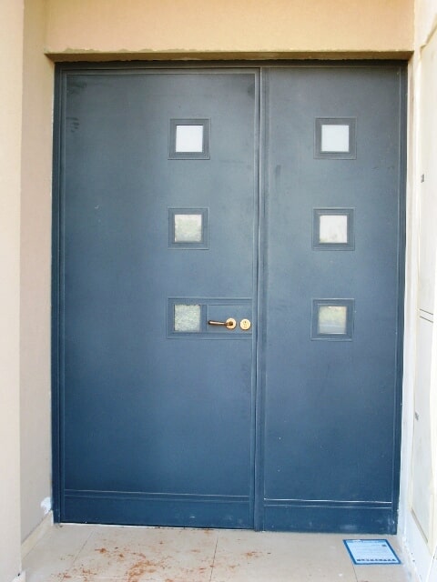 דלת כניסה לבניים משולב עם פח אלומיניום – ייצור בלעדי לתריסי גבאי