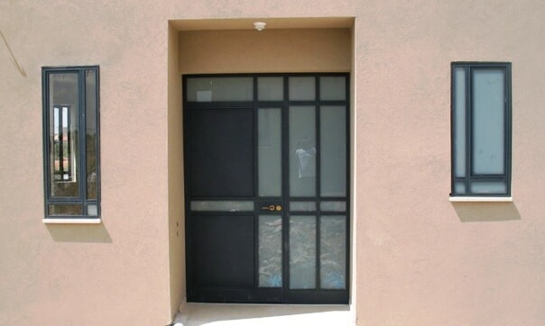 דלת כניסה מחולקת פרופיל קליל 4300